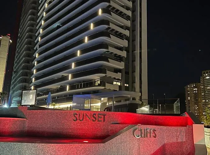 Romero Sunset Cliffs בנידורם